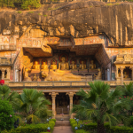 découvrez le temple d’or de dambulla, un site sacré exceptionnel au sri lanka, et explorez ses magnifiques grottes ornées de statues bouddhistes et de fresques anciennes.